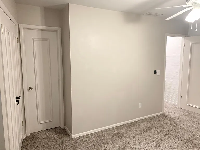4616 N Harvey Pkwy — Photo 32