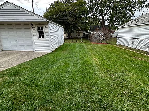 4th image of 22771 Courtland Ave