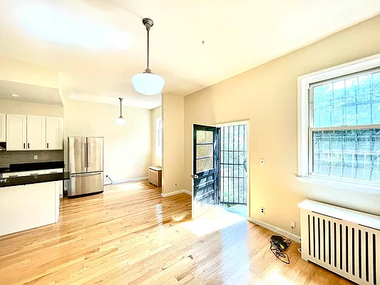 Rented by Pear NYC LLC | media 11
