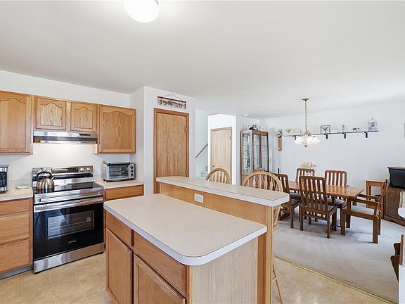 5th image of 104 Merriment Ln