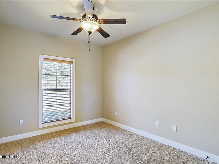 987 N Azalea Dr — Photo 23