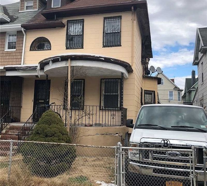 2nd image of 413 E 28th St