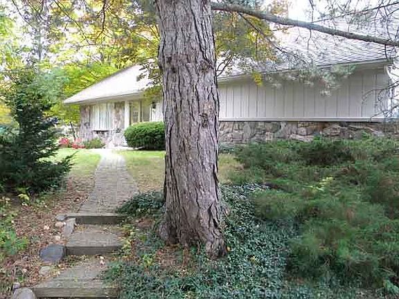 2nd image of 1924 Birchwood Dr