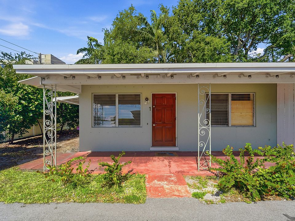 1st image of 707 SE 18th Street #1-2