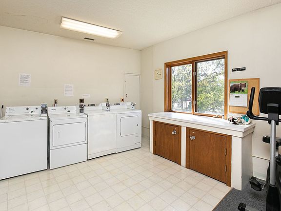 3rd image of 2929 Beaver Ave #301