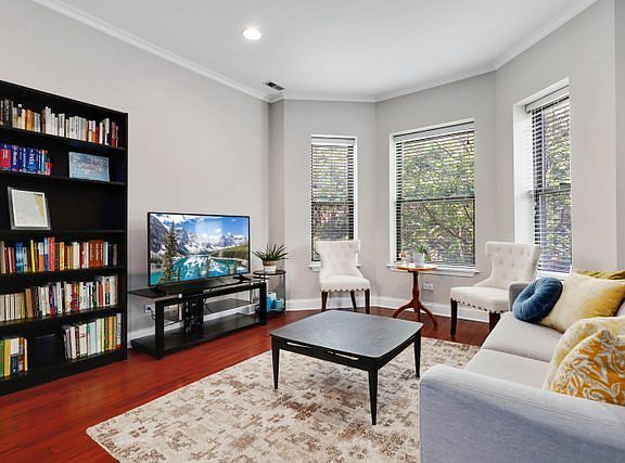 5th image of 1455 W Cuyler Ave #2E