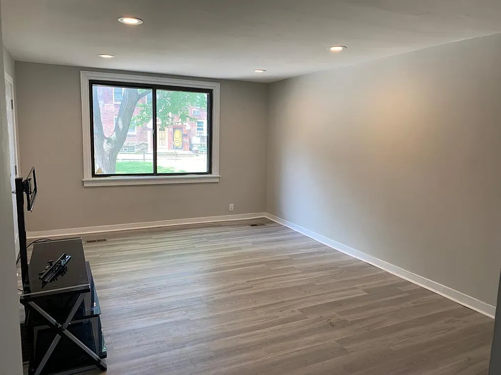 1 bed, 850 sqft, $1,200 — Photo 3