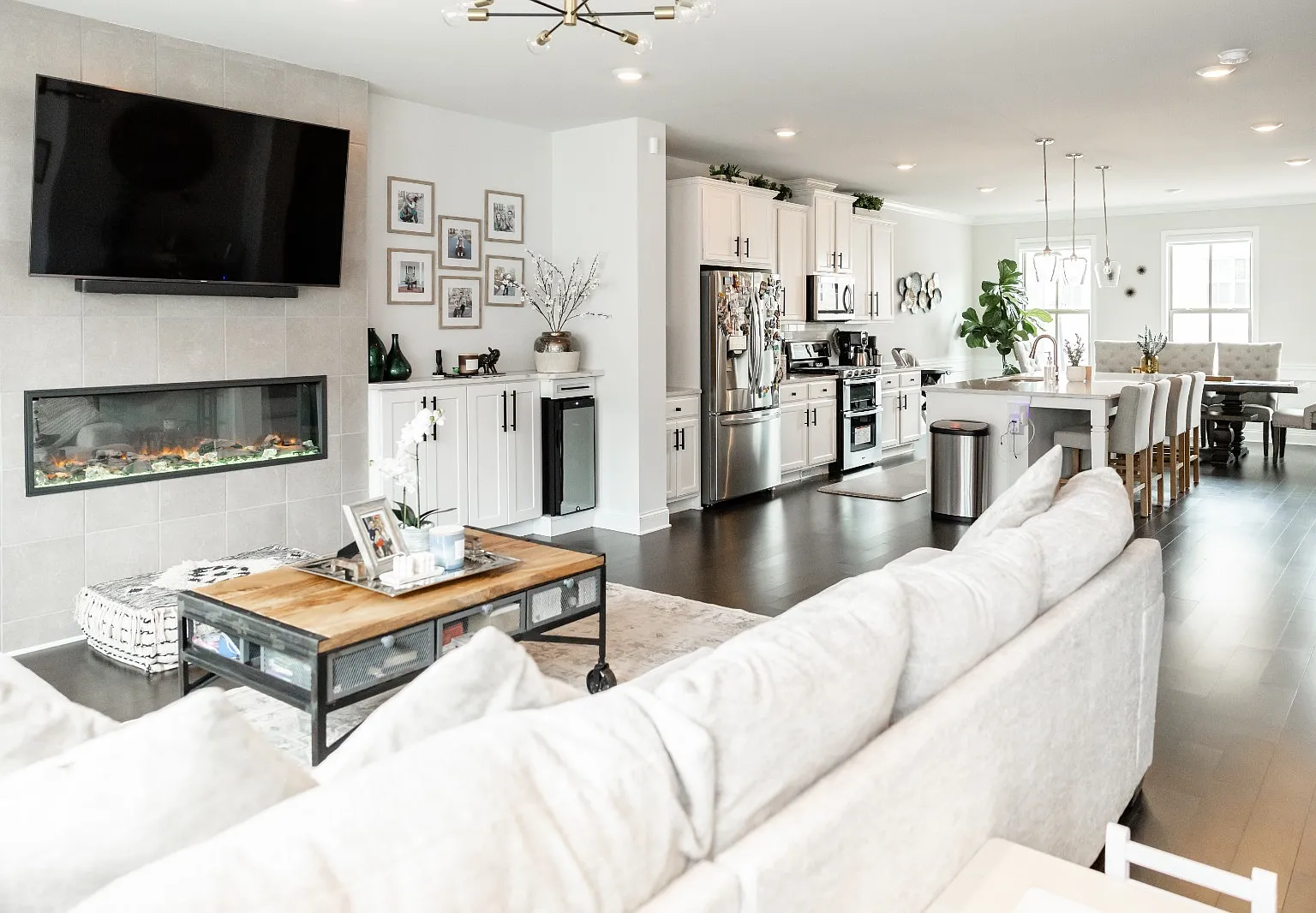 4 bed, 3.5 bath, 2524 sqft, $3,500 — Photo 3