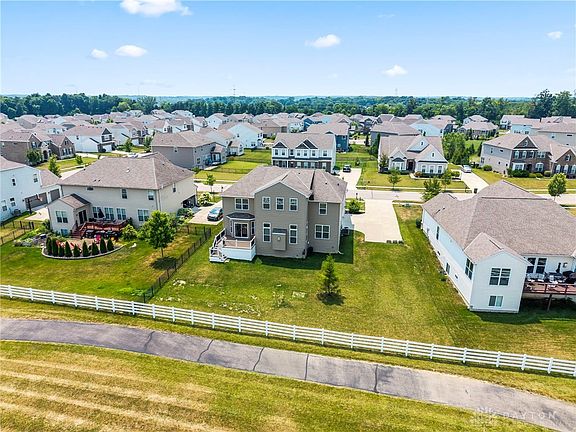 3rd image of 1142 Lancashire Dr