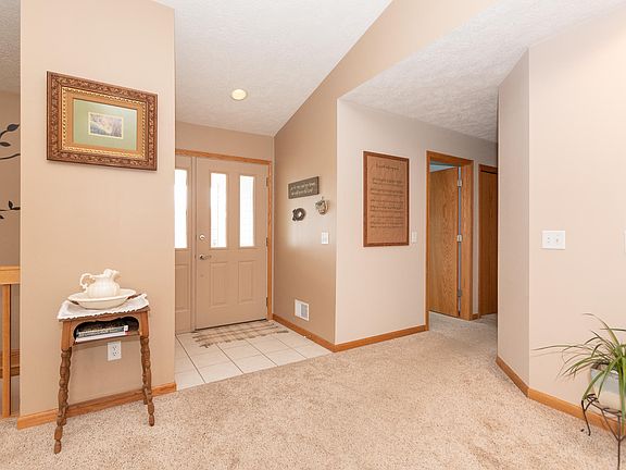 3rd image of 904 Goodsell St