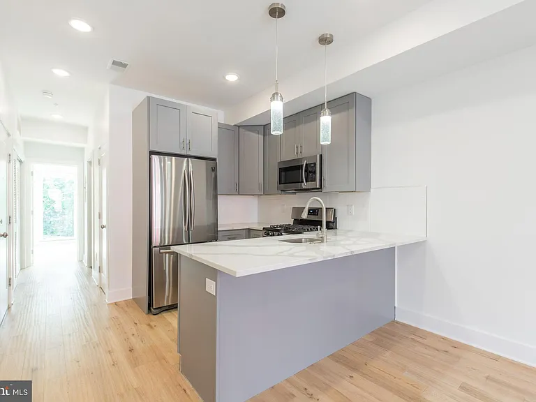 2406 W Master St #2 — Photo 5