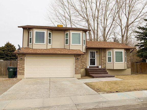 3rd image of 3122 Clover Hills Cir