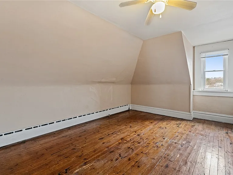 922 Jancey St — Photo 25