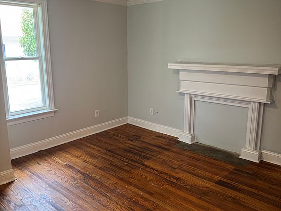 5th image of 2655 Railroad St