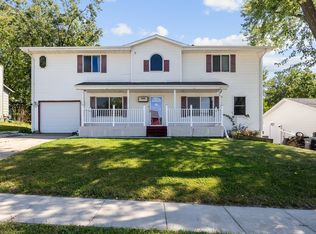 4460 Lakewood Dr, Norwalk, IA 50211