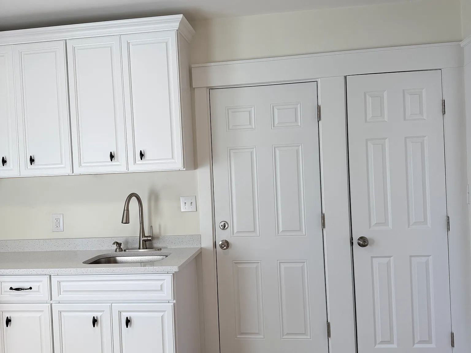 1 bed, 850 sqft, $2,040 — Photo 3