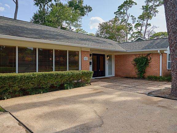 2nd image of 10211 Hazelhurst Dr