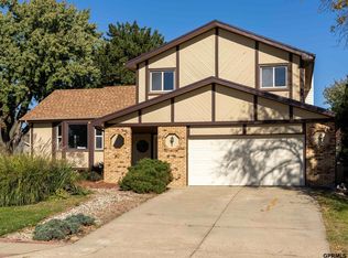 9286 Z St, Omaha, NE 68127