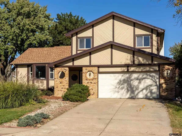 9286 Z St, Omaha, NE 68127