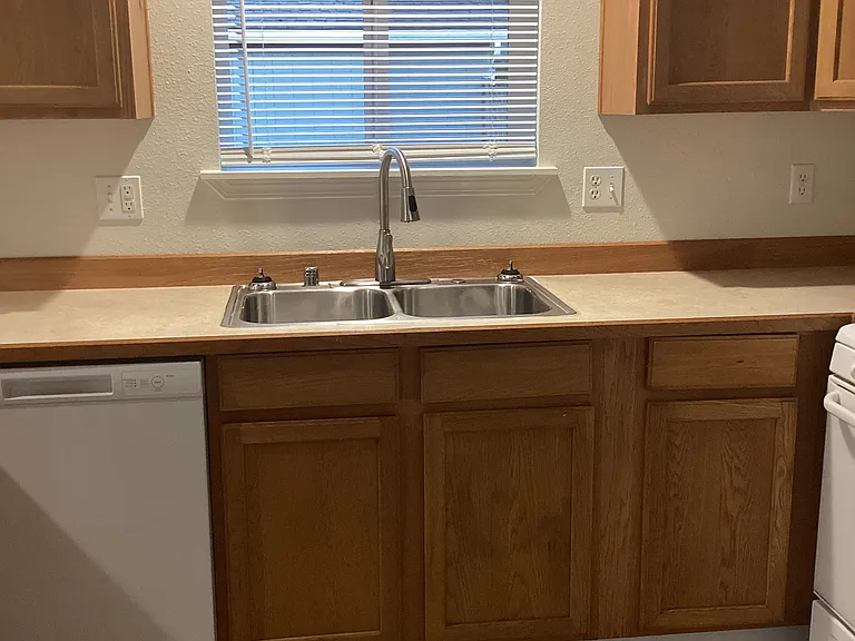 2302 Roosevelt Ave — Photo 4