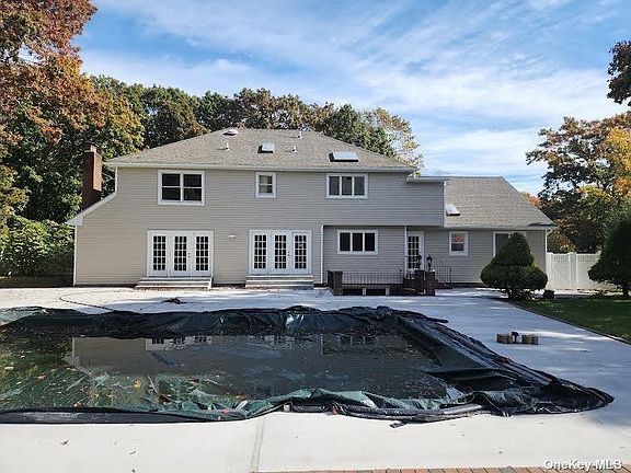 3rd image of 8 Sunwood Dr