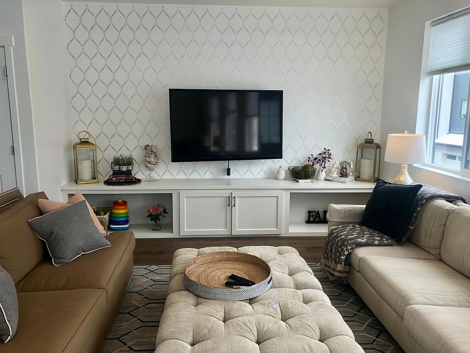 Family Room in the Mais floor