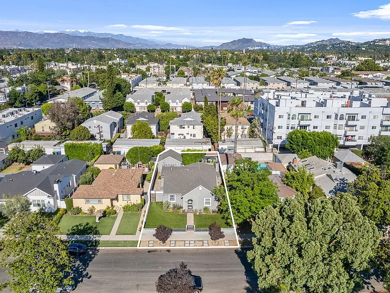 4460 Stansbury Ave — Photo 48