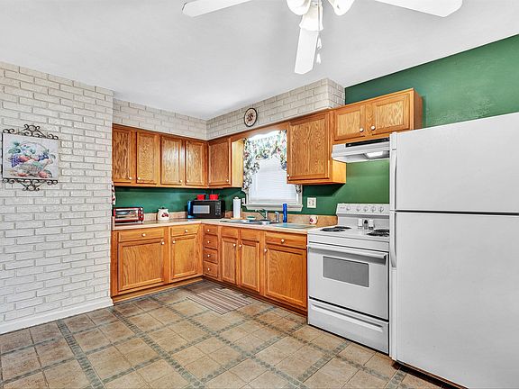 5th image of 596 Stacie Dr