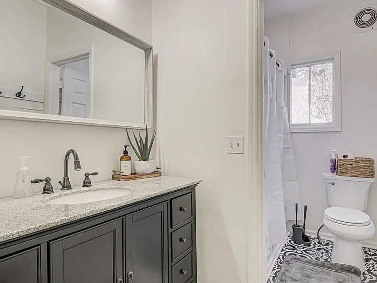 306 W Lexington Ave — Photo 11