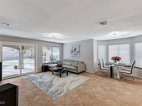 5th image of 2121 Crestline Falls Pl