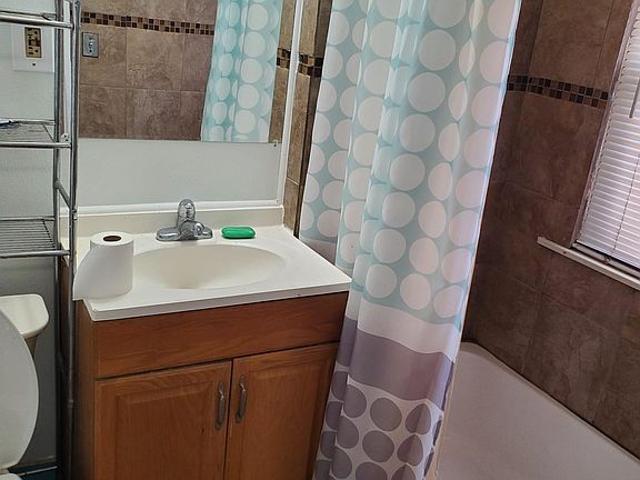 5th image of 5066 Williamson St APT 2