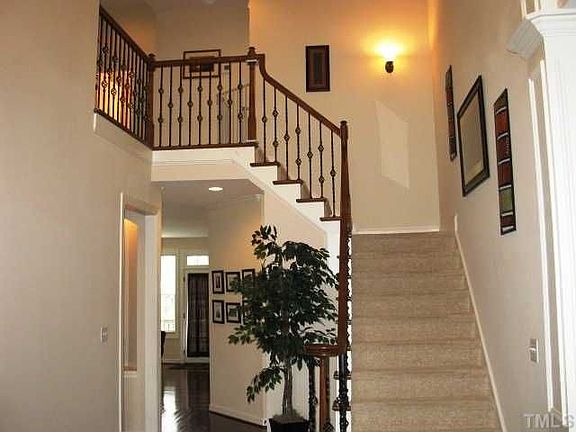 2nd image of 202 Live Oak Cir