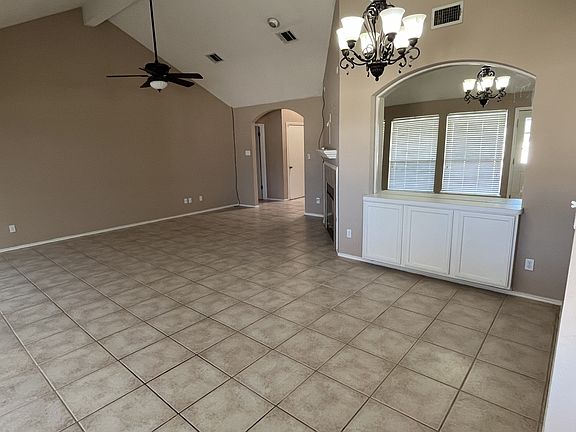 5th image of 2010 Lantana Dr