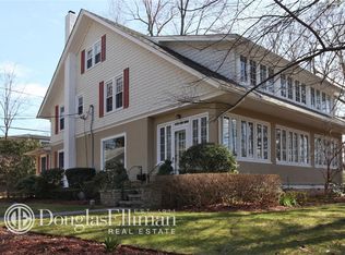 12 Overlook Dr, Port Washington, NY 11050