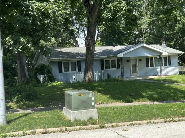 4990 Ash Dr, Pleasant Hill, IA 50327