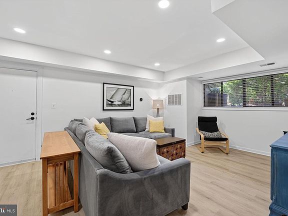 3rd image of 55 Skyhill Rd APT 101