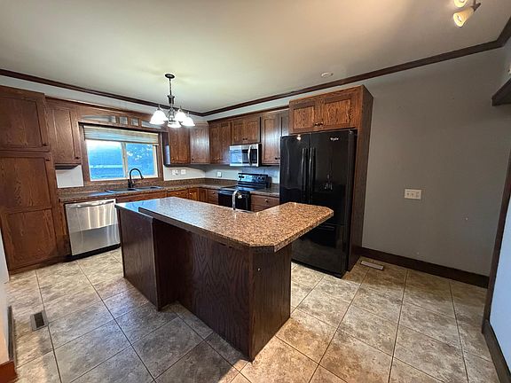 4th image of 708 S Hiawatha Ave