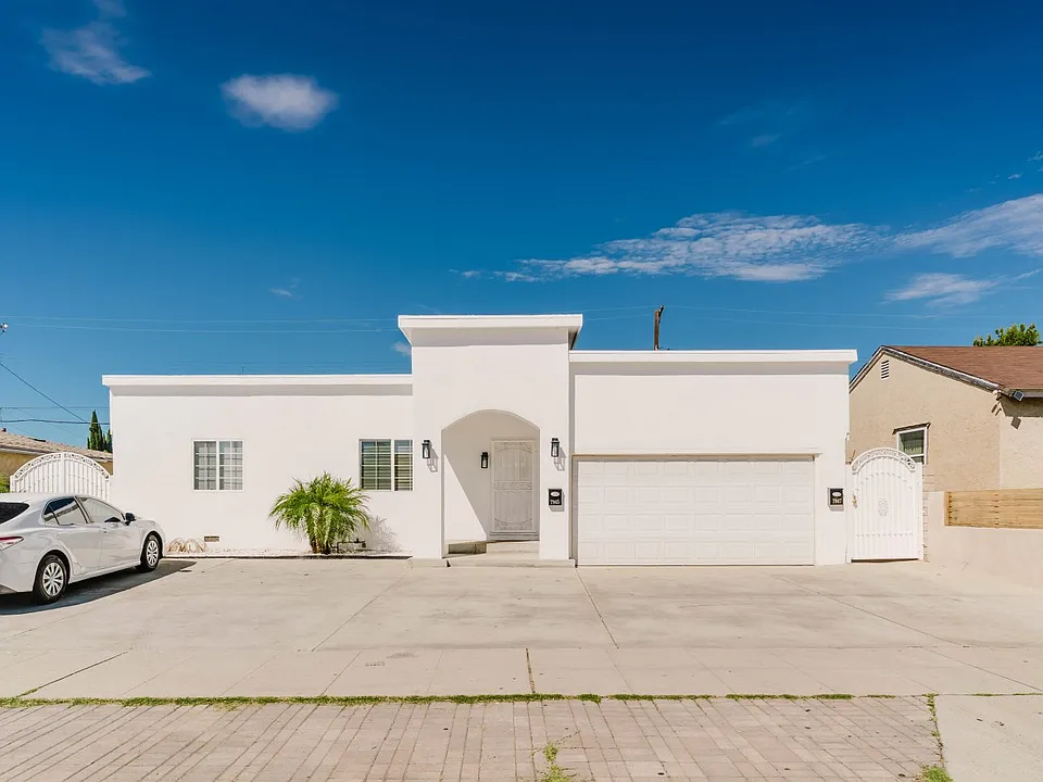 7945 Woodman Ave