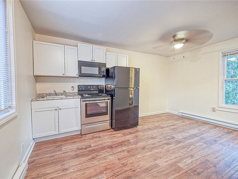 2nd image of 427 Adams St APT 3