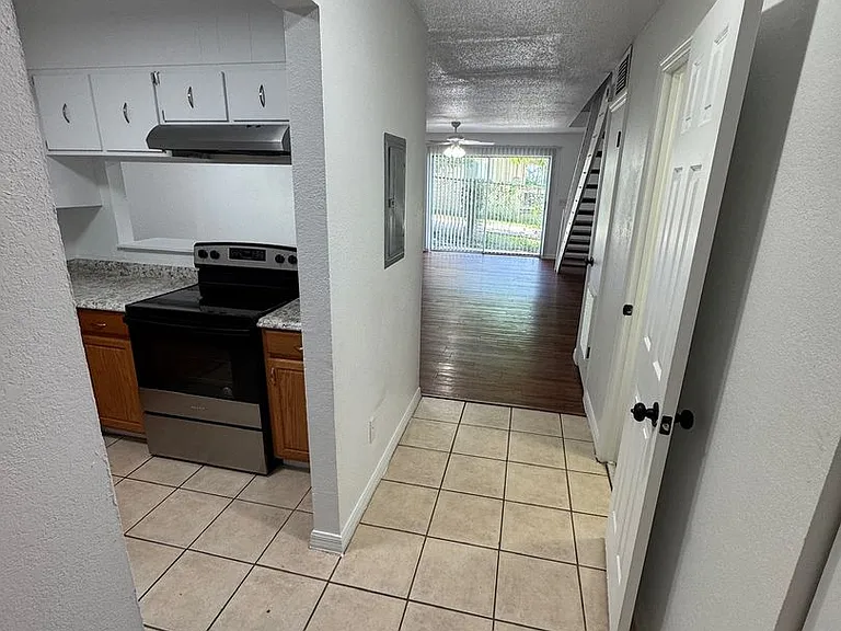 1718 NE 3rd St — Photo 3