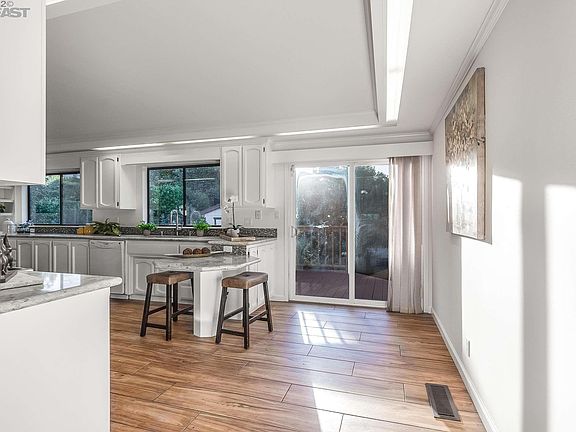 4th image of 4396 Clovewood Ln
