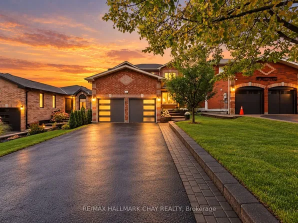 17 Prince Dr, Bradford West Gwillimbury, ON L3Z 3B7