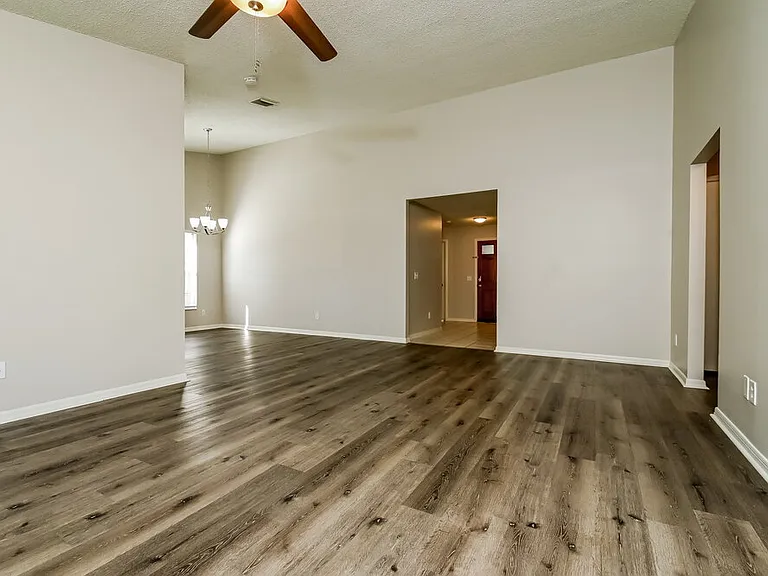1111 Hardwood Dr — Photo 3