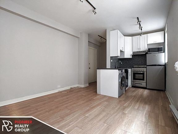 2nd image of 517 W Belmont Ave #511-35