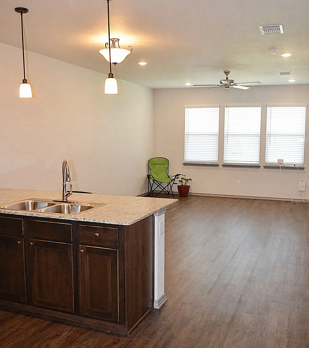 3 bed, 1411 sqft, $1,450 — Photo 4