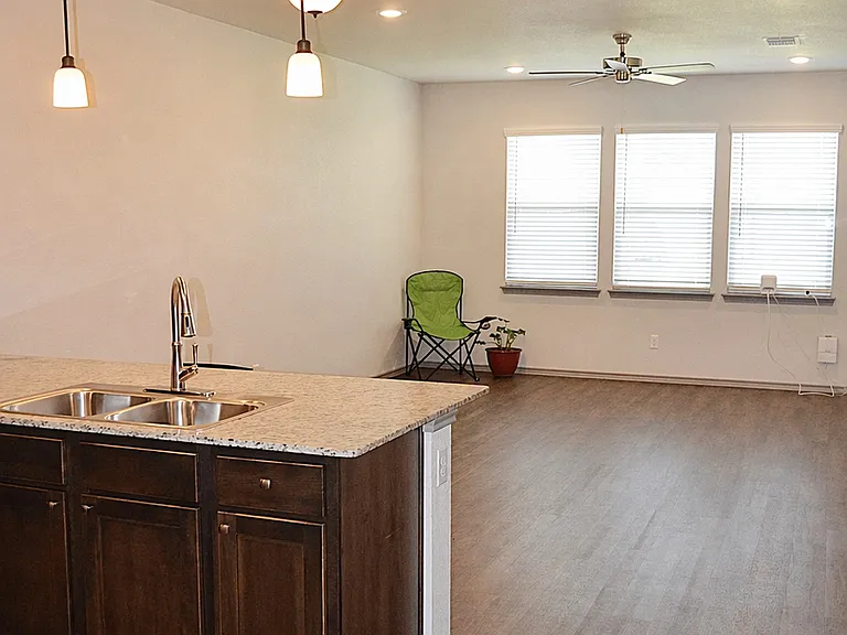 334 Green Valley Dr — Photo 4