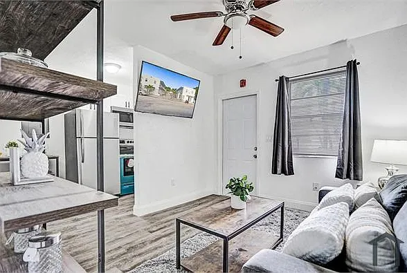 1 bed, 375 sqft, $1,499 — Photo 3