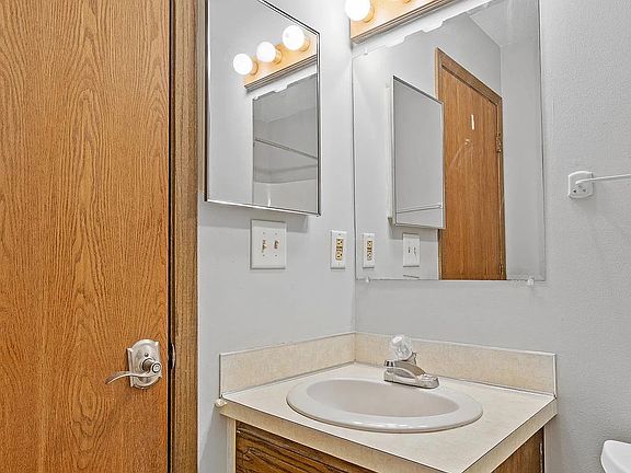 3rd image of 7059 15th St N