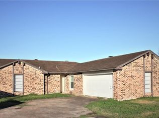 749 N Remington Dr, Angleton, TX 77515
