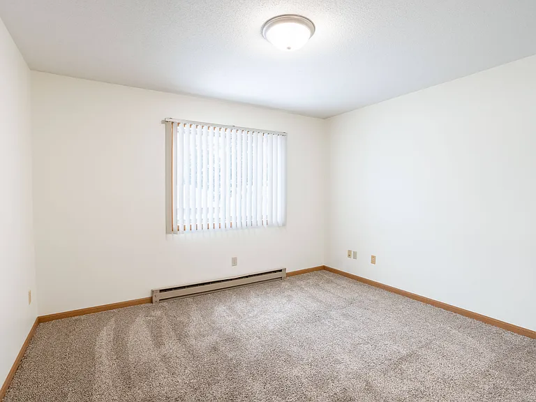 Fargo, ND Long Island Apartments | 2175B | Bedroom